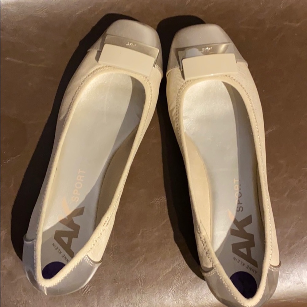 Anne Klein Ladies AK Sport flats 8.5